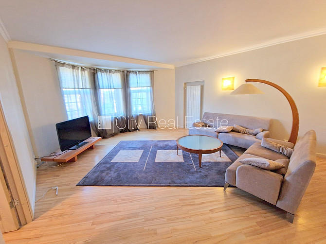 Fasādes māja, restaurēta māja, ieeja no ielas, ir lifts, kāpņu telpa pēc kosmētiskā Rīga - foto 1