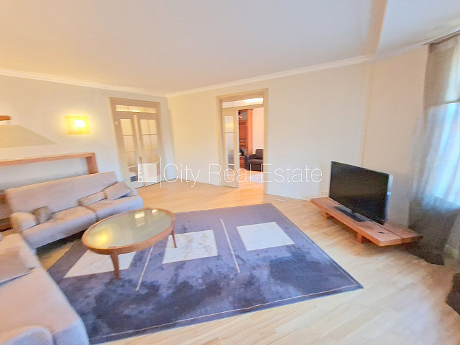 Fasādes māja, restaurēta māja, ieeja no ielas, ir lifts, kāpņu telpa pēc kosmētiskā Rīga - foto 6