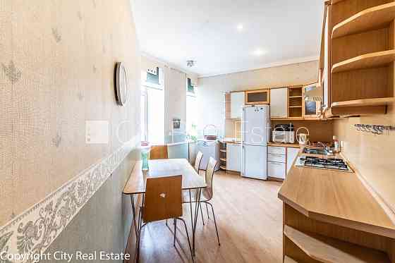 Земля в собственности, дом во дворе, закрытый двор, возможность аренды парковки, Rīga