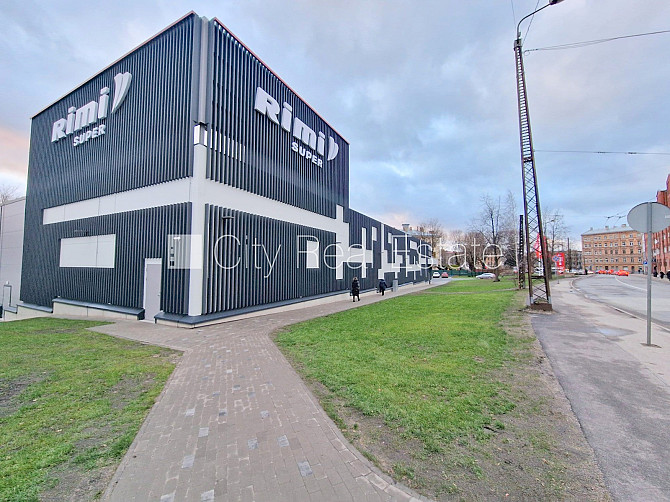 Fasādes māja, renovēta māja, vieta automašīnai, ieeja no ielas, puspagrabs, logi vērsti uz Rīga - foto 18