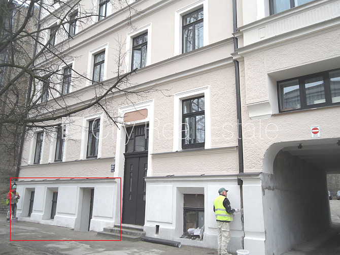 Fasādes māja, renovēta māja, vieta automašīnai, ieeja no ielas, puspagrabs, logi vērsti uz Rīga - foto 13