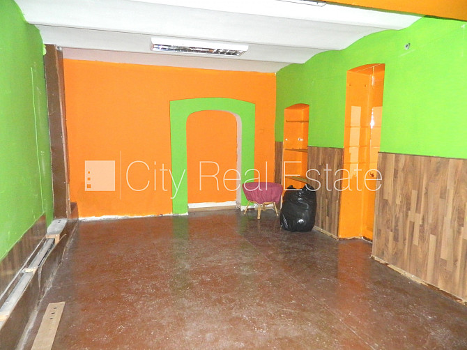 Fasādes māja, renovēta māja, vieta automašīnai, ieeja no ielas, puspagrabs, logi vērsti uz Rīga - foto 4