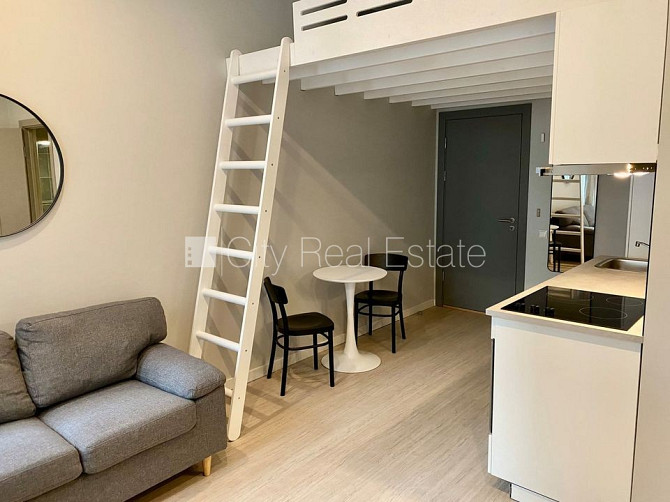 Fasādes māja, renovēta māja, ieeja no ielas, kāpņu telpa pēc kapitālā remonta, logi Rīga - foto 3