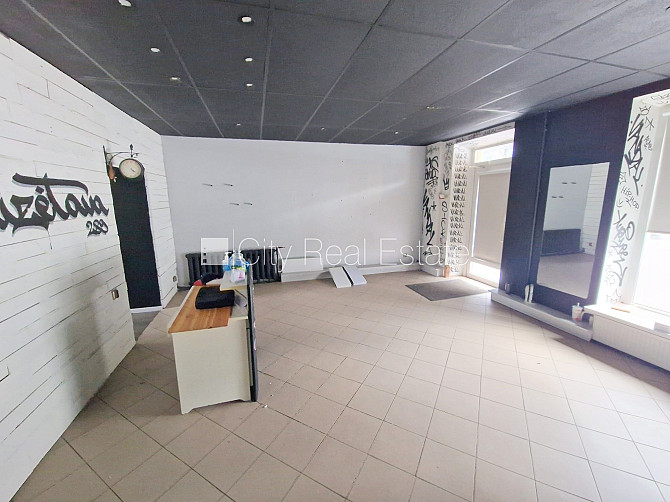 Fasādes māja, slēgts pagalms, vieta automašīnai, ieeja no ielas, logi vērsti uz ielas pusi, Rīga - foto 16