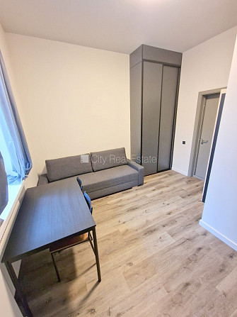 Pagalma ēka, renovēta māja, slēgts pagalms, ieeja no ielas un pagalma, kāpņu telpa pēc Rīga - foto 11