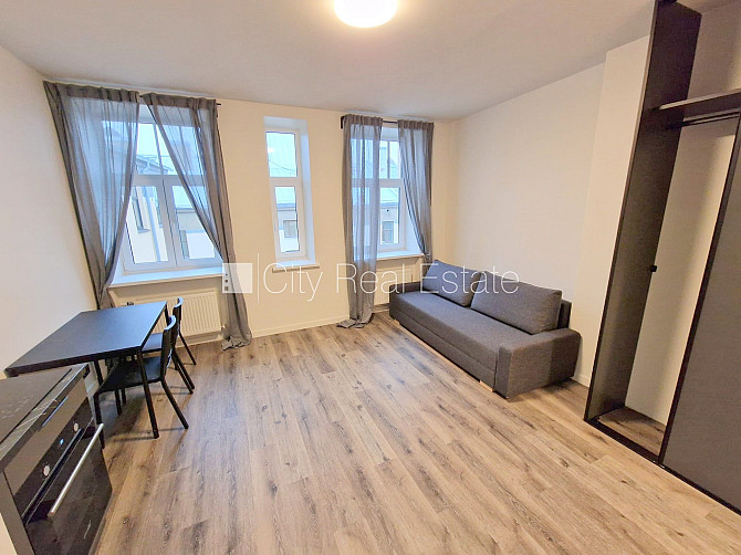 Pagalma ēka, renovēta māja, slēgts pagalms, ieeja no ielas un pagalma, kāpņu telpa pēc Rīga - foto 5