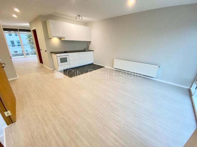 Fasādes māja, renovēta māja, slēgta teritorija, ieeja no ielas, ir lifts, kāpņu telpa pēc Rīga - foto 1