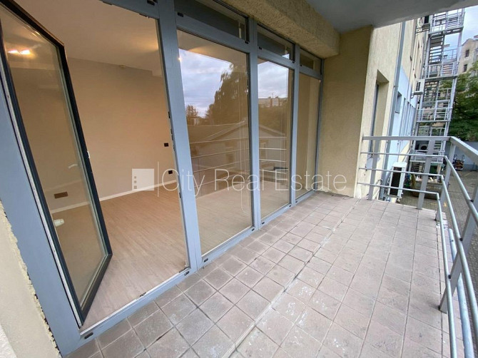 Fasādes māja, renovēta māja, slēgta teritorija, ieeja no ielas, ir lifts, kāpņu telpa pēc Rīga - foto 9