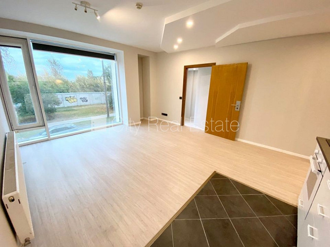 Fasādes māja, renovēta māja, slēgta teritorija, ieeja no ielas, ir lifts, kāpņu telpa pēc Rīga - foto 10