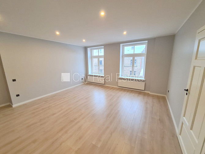 Fasādes māja, renovēta māja, slēgts pagalms, ieeja no ielas un pagalma, kāpņu telpa pēc Rīga - foto 8