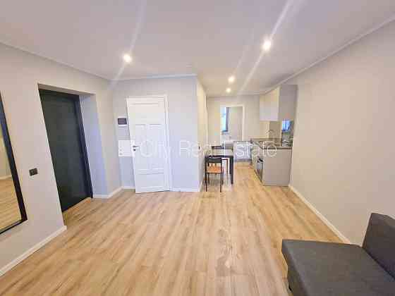 Здание во дворе, реновированный дом, закрытый двор, вход с улицы и со двора, Rīga