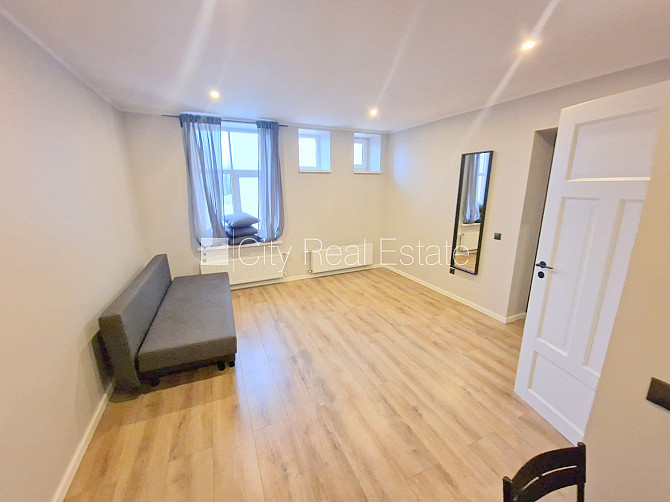 Pagalma ēka, renovēta māja, slēgts pagalms, ieeja no ielas un pagalma, kāpņu telpa pēc Rīga - foto 13