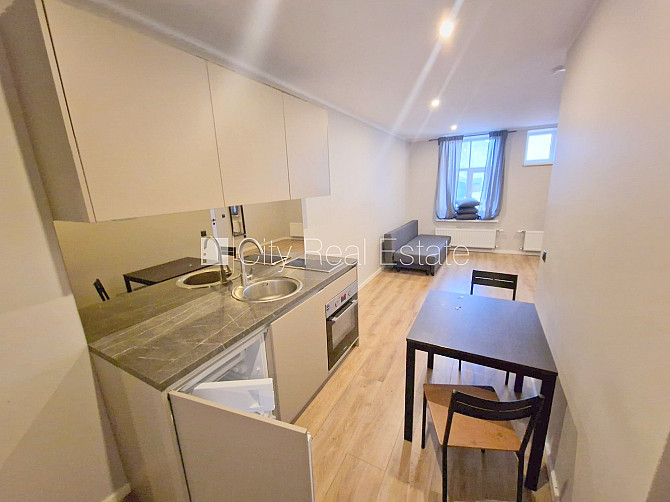 Pagalma ēka, renovēta māja, slēgts pagalms, ieeja no ielas un pagalma, kāpņu telpa pēc Rīga - foto 4