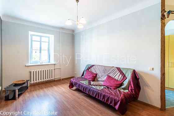 Фасадный дом, реновированный дом, закрытый двор, вход с улицы, лестничная клетка Rīga