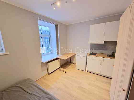 Фасадный дом, реновированный дом, закрытый двор, вход со двора, лестничная клетка Rīga