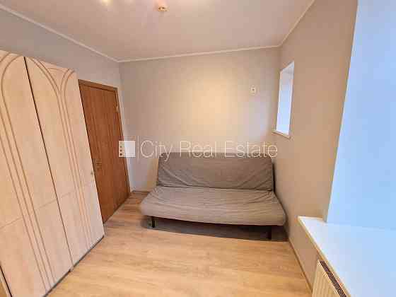 Фасадный дом, реновированный дом, закрытый двор, вход со двора, лестничная клетка Rīga