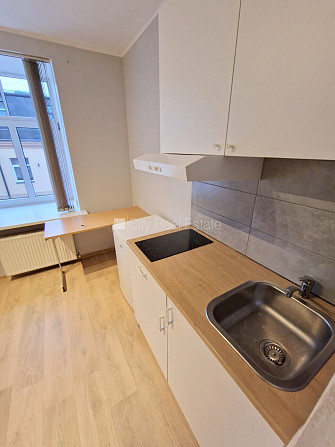 Fasādes māja, renovēta māja, slēgts pagalms, ieeja no pagalma, kāpņu telpa pēc kapitālā Rīga - foto 8