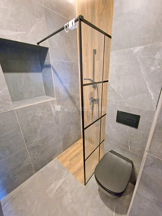 Fasādes māja, renovēta māja, slēgts pagalms, ieeja no ielas, ir lifts, kāpņu telpa pēc Rīga - foto 16