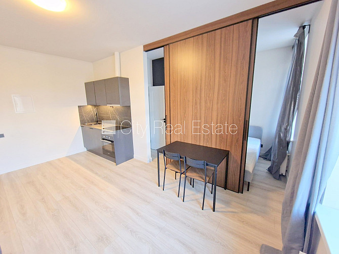 Fasādes māja, renovēta māja, slēgts pagalms, ieeja no ielas, ir lifts, kāpņu telpa pēc Rīga - foto 7