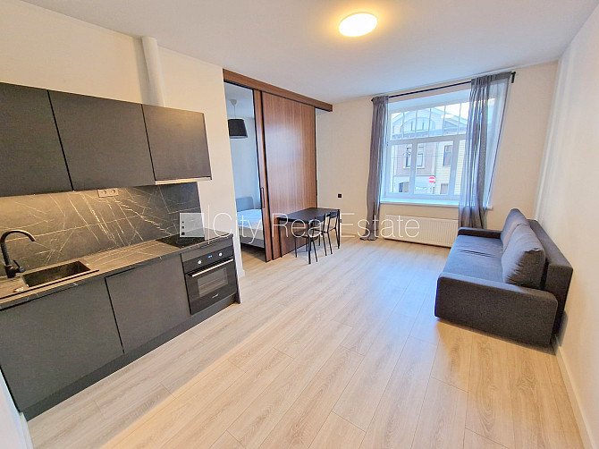 Fasādes māja, renovēta māja, slēgts pagalms, ieeja no ielas, ir lifts, kāpņu telpa pēc Rīga - foto 1