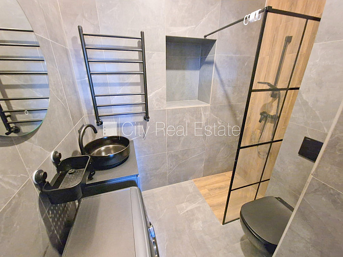 Fasādes māja, renovēta māja, slēgts pagalms, ieeja no ielas, ir lifts, kāpņu telpa pēc Rīga - foto 15