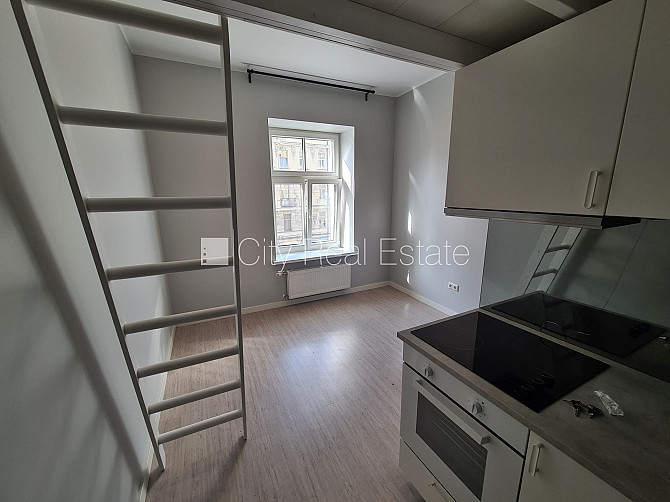 Fasādes māja, renovēta māja, slēgts pagalms, ieeja no ielas, kāpņu telpa pēc kapitālā Rīga - foto 5