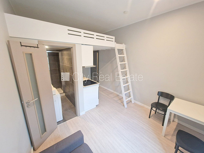 Fasādes māja, renovēta māja, slēgts pagalms, ieeja no ielas, kāpņu telpa pēc kapitālā Rīga - foto 18