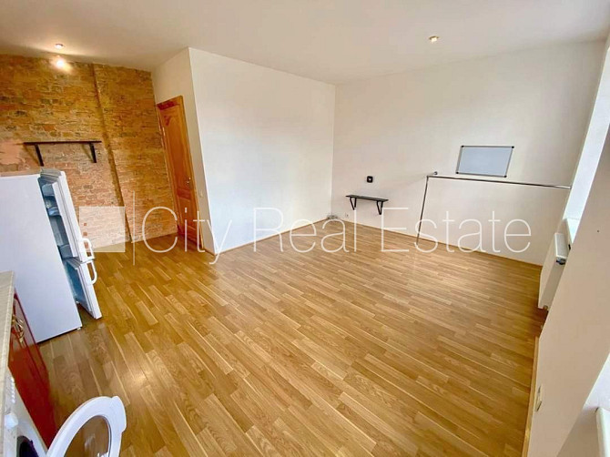 Pagalma ēka, renovēta māja, slēgts pagalms, ieeja no pagalma, kāpņu telpa pēc kosmētiskā Rīga - foto 4