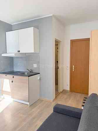 Фасадный дом, реновированный дом, закрытый двор, вход с улицы и со двора, Rīga