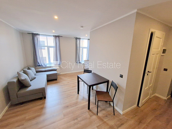 Pagalma ēka, renovēta māja, slēgts pagalms, ieeja no ielas un pagalma, kāpņu telpa pēc Rīga - foto 3