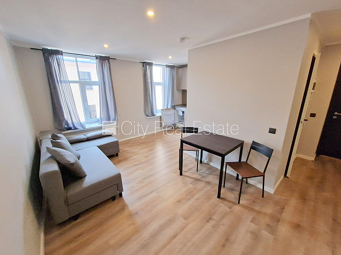 Pagalma ēka, renovēta māja, slēgts pagalms, ieeja no ielas un pagalma, kāpņu telpa pēc Rīga - foto 2