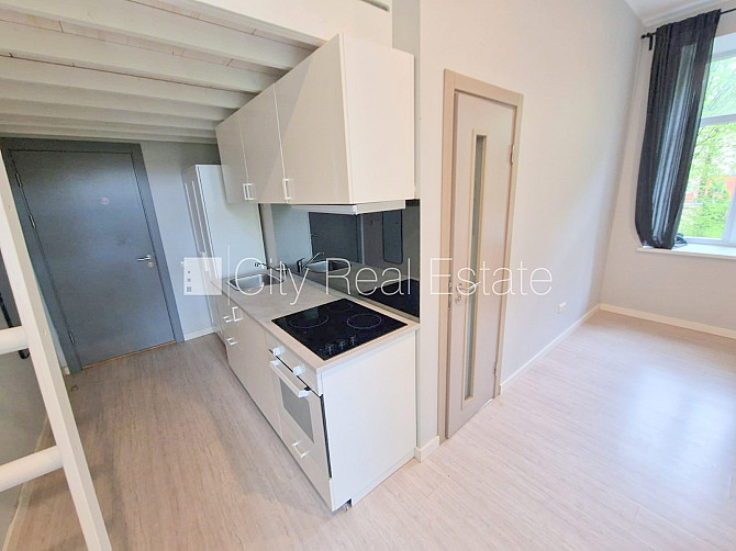 Pagalma ēka, renovēta māja, slēgts pagalms, ieeja no pagalma, kāpņu telpa pēc kapitālā Rīga - foto 9