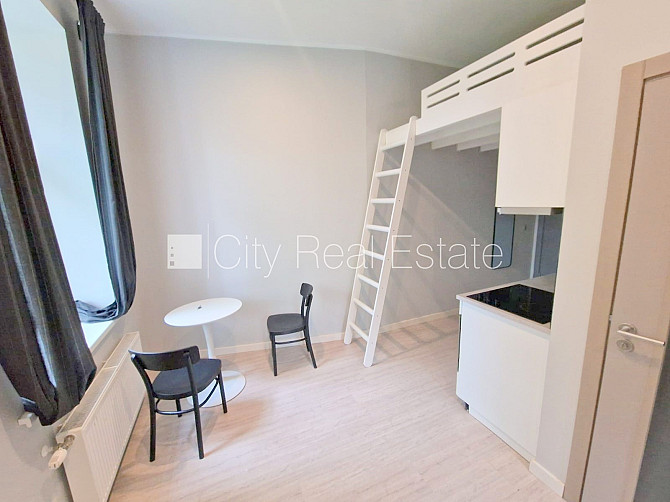 Pagalma ēka, renovēta māja, slēgts pagalms, ieeja no pagalma, kāpņu telpa pēc kapitālā Rīga - foto 8