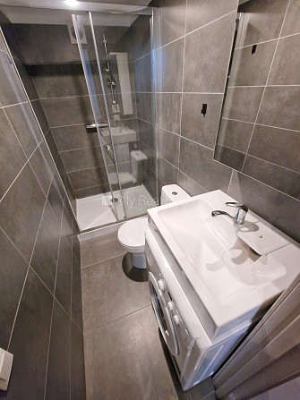 Fasādes māja, renovēta māja, slēgts pagalms, ieeja no ielas, kāpņu telpa pēc kapitālā Rīga - foto 17