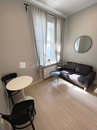 Fasādes māja, renovēta māja, slēgts pagalms, ieeja no ielas, kāpņu telpa pēc kapitālā Rīga - foto 9