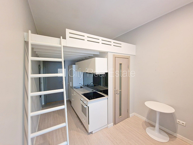 Fasādes māja, renovēta māja, slēgts pagalms, ieeja no ielas, kāpņu telpa pēc kapitālā Rīga - foto 14