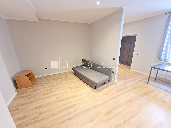 Pagalma ēka, renovēta māja, slēgts pagalms, ieeja no ielas un pagalma, logi vērsti uz ielas Rīga - foto 3