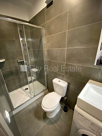 Fasādes māja, renovēta māja, labiekārtota apzaļumota teritorija, slēgts pagalms, ieeja no Rīga - foto 16