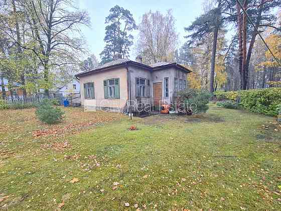 Земля в собственности, частный дом, металическое покрытие крыши, благоустроенная Jūrmala