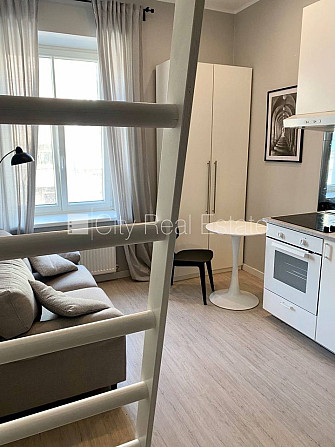 Fasādes māja, renovēta māja, slēgts pagalms, ieeja no ielas, kāpņu telpa pēc kapitālā Rīga - foto 6