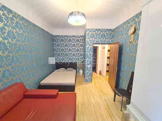 Фасадный дом, реновированный дом, объект охраняет физическая охрана, вход со Rīga