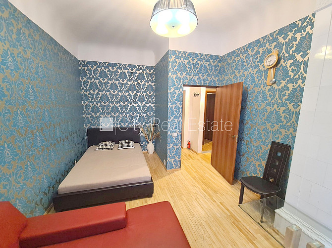 Fasādes māja, renovēta māja, objektu apsargā fiziskā apsardze, ieeja no pagalma, kāpņu Rīga - foto 7