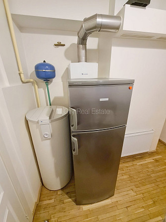 Fasādes māja, renovēta māja, objektu apsargā fiziskā apsardze, ieeja no pagalma, kāpņu Rīga - foto 13