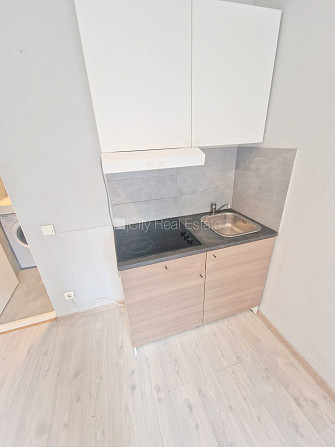 Fasādes māja, renovēta māja, slēgts pagalms, ieeja no pagalma, kāpņu telpa pēc kapitālā Rīga - foto 8