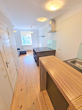 Fasādes māja, slēgts pagalms, iespēja nomāt autostāvvietu, ieeja no ielas un pagalma, logi Rīga - foto 5