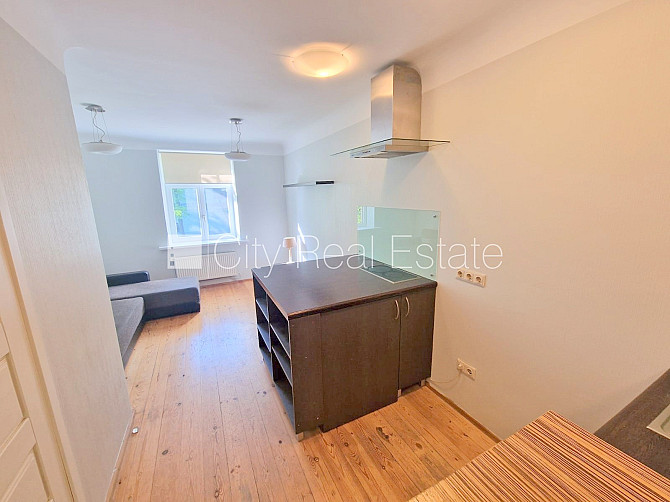 Fasādes māja, slēgts pagalms, iespēja nomāt autostāvvietu, ieeja no ielas un pagalma, logi Rīga - foto 3