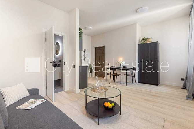 Fasādes māja, renovēta māja, slēgts pagalms, ieeja no ielas un pagalma, kāpņu telpa pēc Rīga - foto 3