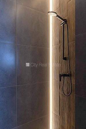 Fasādes māja, renovēta māja, slēgts pagalms, ieeja no ielas un pagalma, kāpņu telpa pēc Rīga - foto 17