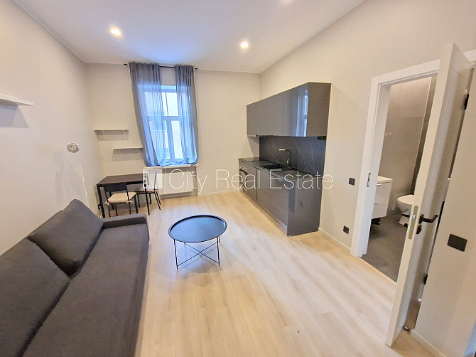 Fasādes māja, renovēta māja, slēgts pagalms, ieeja no ielas un pagalma, ir lifts, kāpņu Rīga - foto 1