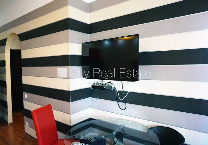 Pagalma ēka, renovēta māja, slēgts pagalms, objektu apsargā fiziskā apsardze, ieeja no Rīga - foto 5